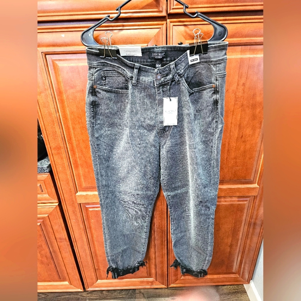 Judy Blue Gray Capris #375